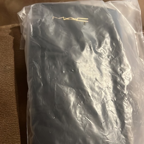 MAC Cosmetics black satin Staking new - Picture 5 of 5